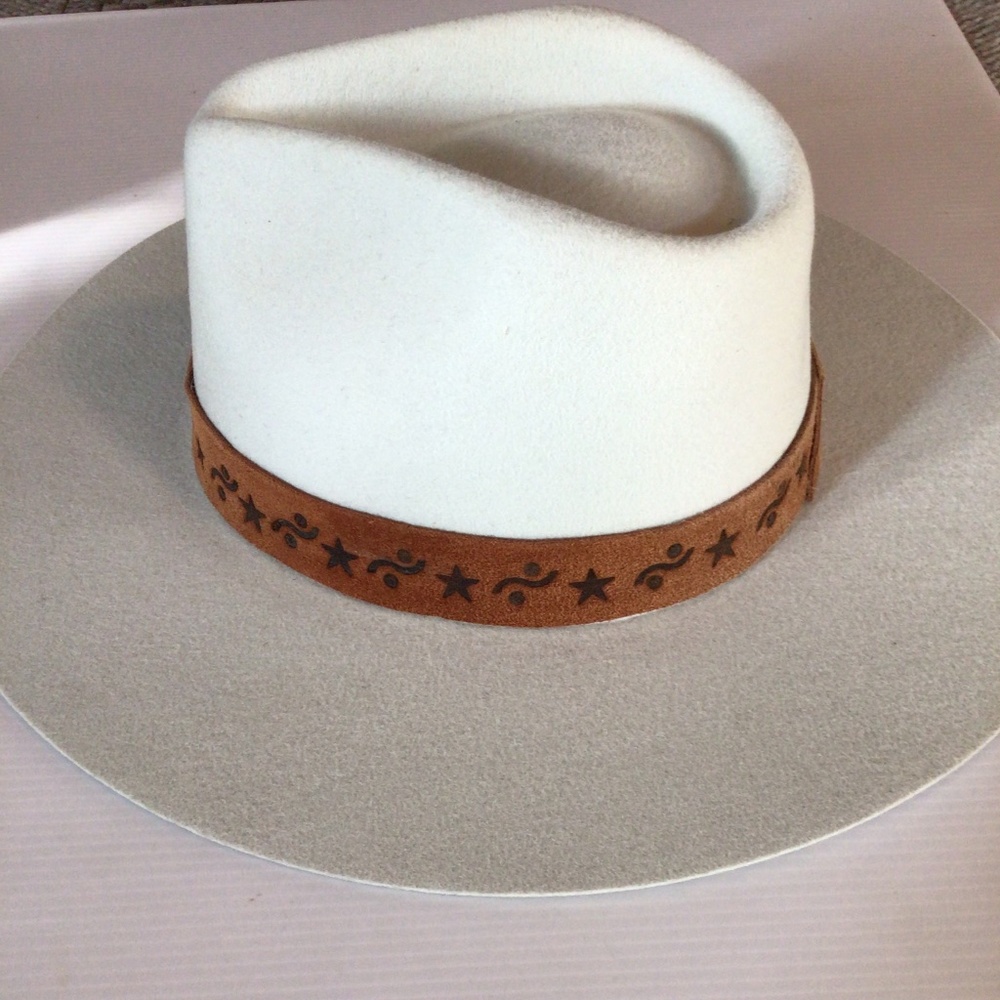 New! Bridgehouse Wyeth mint stamped suede rancher
